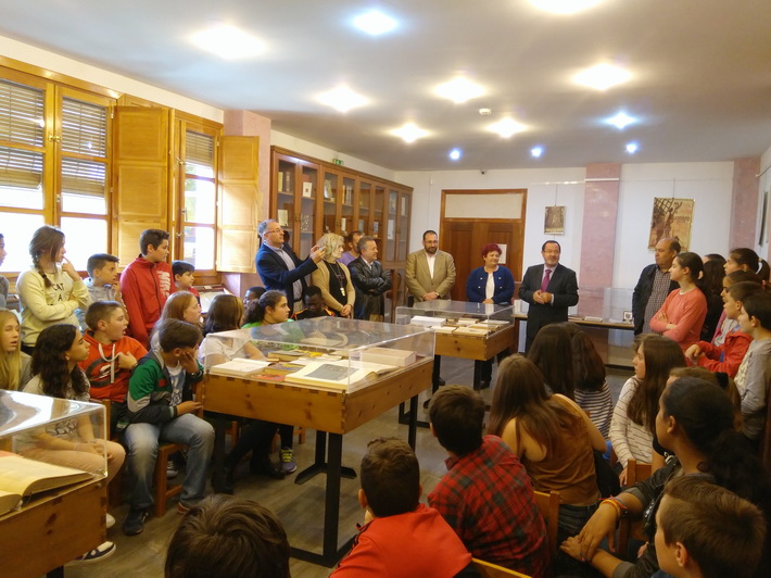 La Biblioteca de Órgiva exhibe ante sus más de 300 Quijotes en más de 80 idiomas